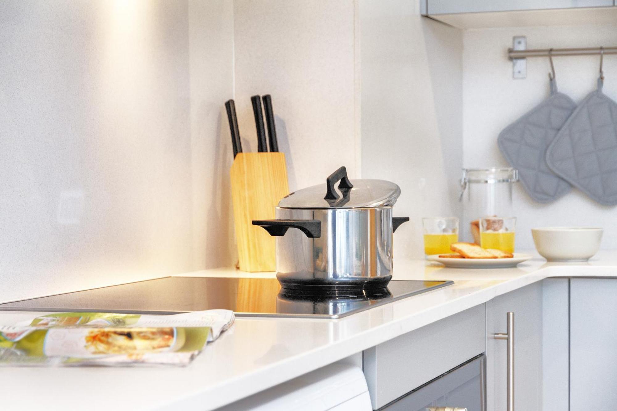Feelathome Mozart Apartments บาร์เซโลนา ภายนอก รูปภาพ