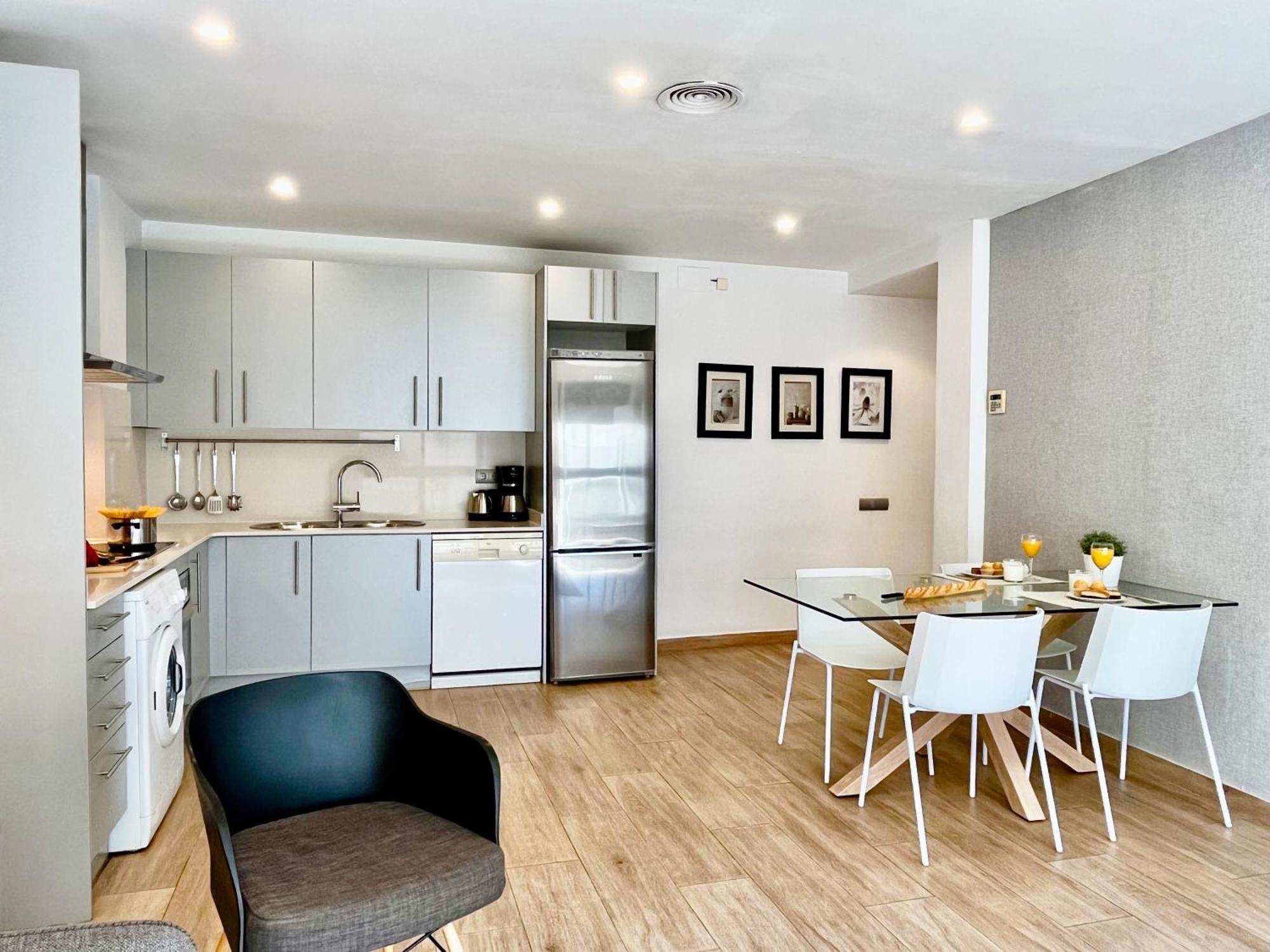 Feelathome Mozart Apartments บาร์เซโลนา ภายนอก รูปภาพ