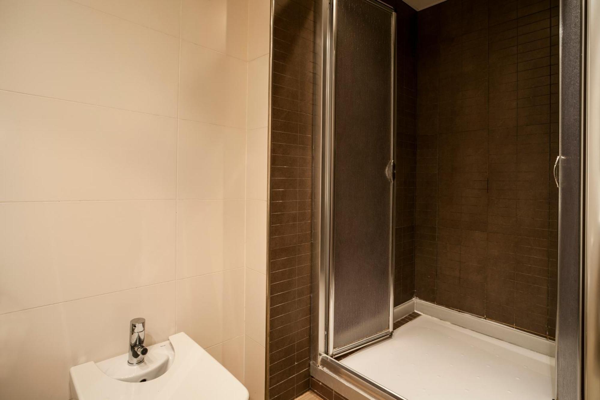 Feelathome Mozart Apartments บาร์เซโลนา ภายนอก รูปภาพ