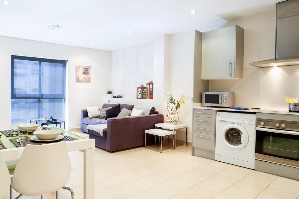 Feelathome Mozart Apartments บาร์เซโลนา ภายนอก รูปภาพ