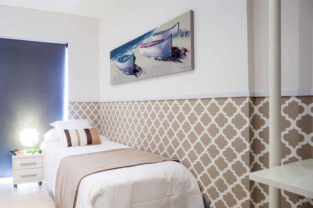 Feelathome Mozart Apartments บาร์เซโลนา ภายนอก รูปภาพ